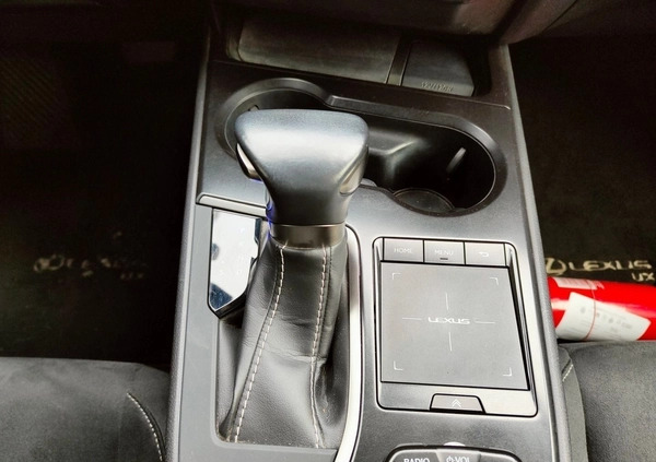 Lexus UX cena 129900 przebieg: 29702, rok produkcji 2020 z Dobrzyca małe 232